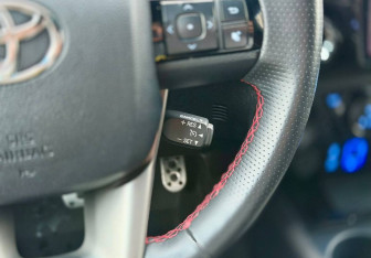 Подержанный автомобиль Toyota Hilux 2022 года (22 фото)