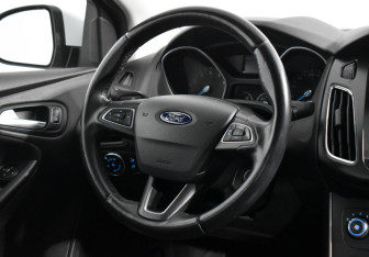 Подержанный автомобиль Ford Focus Sedan 2017 года (12 фото)
