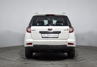 Подержанный автомобиль Geely Emgrand X7 2015 года (6 фото)