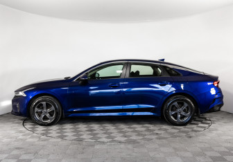 Подержанный автомобиль Kia K5 2020 года (8 фото)