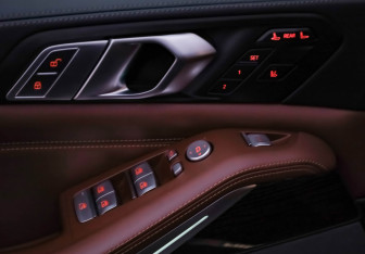 Подержанный автомобиль BMW X7 2019 года (23 фото)