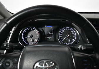 Подержанный автомобиль Toyota Camry Sedan 2020 года (13 фото)