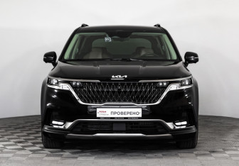 Подержанный автомобиль Kia Carnival 2022 года (2 фото)
