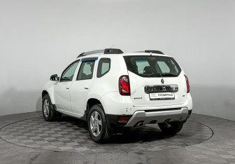 Подержанный автомобиль Renault Duster 2016 года (7 фото)