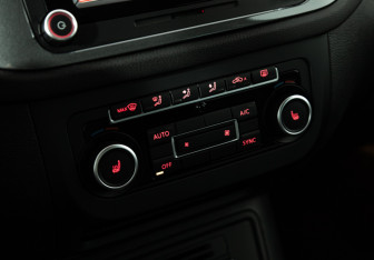 Подержанный автомобиль Volkswagen Tiguan 2012 года (15 фото)