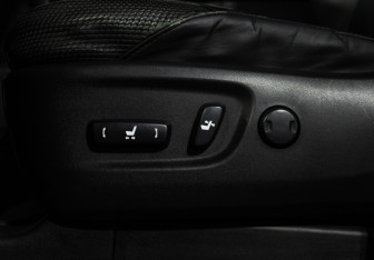 Подержанный автомобиль Toyota Land Cruiser Prado 2011 года (23 фото)