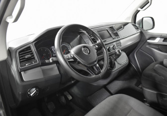Подержанный автомобиль Volkswagen Caravelle 2018 года (9 фото)