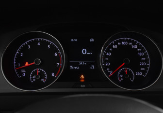 Подержанный автомобиль Volkswagen Golf Hatchback 2013 года (21 фото)