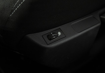 Подержанный автомобиль Citroen C4 Hatchback 2012 года (16 фото)