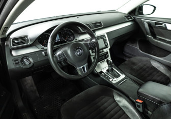 Подержанный автомобиль Volkswagen Passat Sedan 2011 года (11 фото)