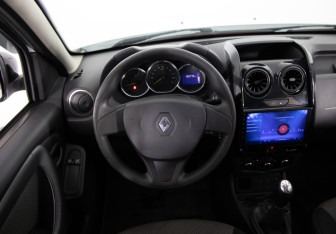 Подержанный автомобиль Renault Duster 2017 года (10 фото)