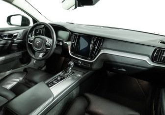 Подержанный автомобиль Volvo V60 Cross Country 2019 года (9 фото)