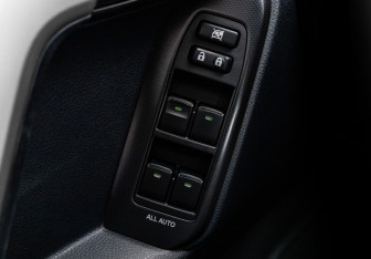 Подержанный автомобиль Toyota Land Cruiser Prado 2012 года (15 фото)