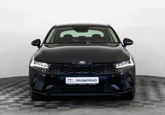Подержанный автомобиль Kia K5 2021 года (3 фото)
