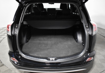Подержанный автомобиль Toyota RAV4 2008 года (21 фото)