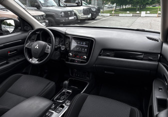 Подержанный автомобиль Mitsubishi Outlander 2021 года (9 фото)