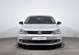 Подержанный автомобиль Volkswagen Jetta Sedan 2013 года (2 фото)