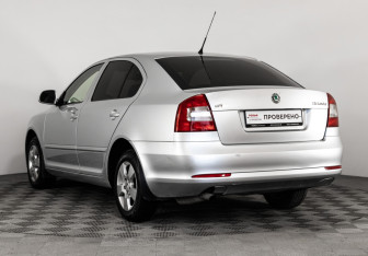 Подержанный автомобиль Skoda Octavia Liftback 2010 года (7 фото)
