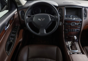 Подержанный автомобиль Infiniti EX 2012 года (10 фото)