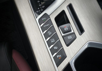 Подержанный автомобиль Geely Coolray 2023 года (29 фото)