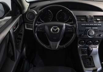 Подержанный автомобиль Mazda 3 Sedan 2011 года (10 фото)