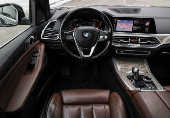 Подержанный автомобиль BMW X5 2018 года (14 фото)