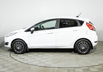 Подержанный автомобиль Ford Fiesta Hatchback 2019 года (8 фото)