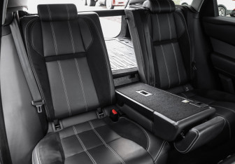 Подержанный автомобиль Land Rover Range Rover Velar 2017 года (34 фото)