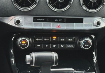 Подержанный автомобиль Kia Stinger 2018 года (16 фото)