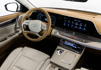 Подержанный автомобиль Hyundai Grandeur 2021 года (16 фото)