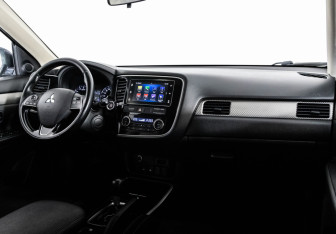 Подержанный автомобиль Mitsubishi Outlander 2018 года (9 фото)