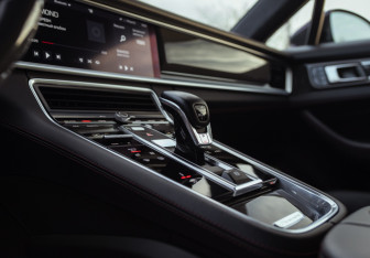 Подержанный автомобиль Porsche Panamera Wagon 2019 года (20 фото)
