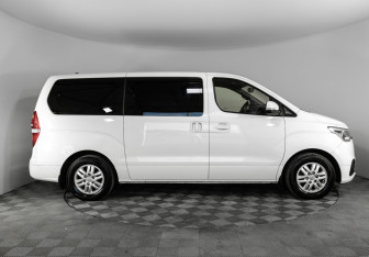 Подержанный автомобиль Hyundai H-1 2018 года (4 фото)