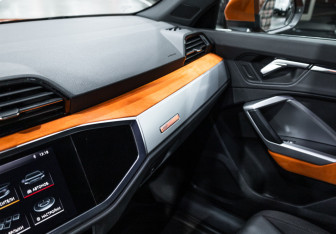 Подержанный автомобиль Audi Q3 2019 года (20 фото)
