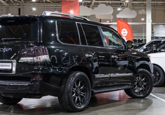 Подержанный автомобиль Lexus LX 2012 года (9 фото)