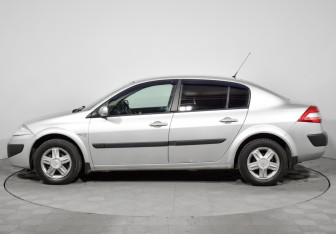 Подержанный автомобиль Renault Megane Sedan 2006 года (8 фото)