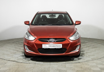 Подержанный автомобиль Hyundai Solaris Sedan 2011 года (2 фото)