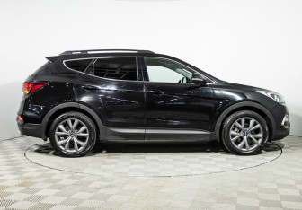 Подержанный автомобиль Hyundai Santa Fe 2017 года (4 фото)