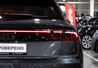 Подержанный автомобиль Audi Q8 2023 года (9 фото)