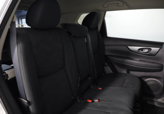 Подержанный автомобиль Nissan X-Trail 2015 года (18 фото)