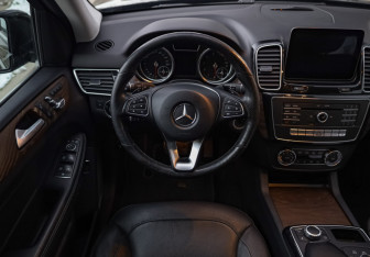 Подержанный автомобиль Mercedes-Benz GLE 2016 года (11 фото)