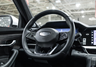 Подержанный автомобиль Geely Monjaro 2025 года (20 фото)