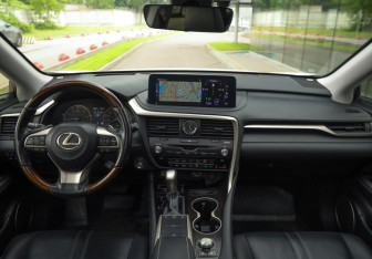 Подержанный автомобиль Lexus RX 2019 года (11 фото)