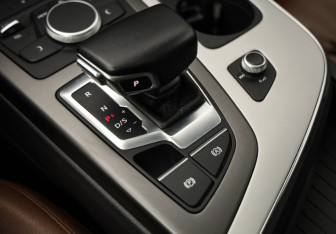 Подержанный автомобиль Audi Q7 2016 года (22 фото)