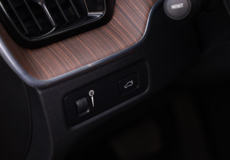 Подержанный автомобиль Volvo XC60 2021 года (27 фото)