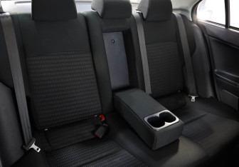 Подержанный автомобиль Mitsubishi Lancer Sedan 2012 года (21 фото)