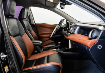 Подержанный автомобиль Toyota RAV4 2013 года (17 фото)