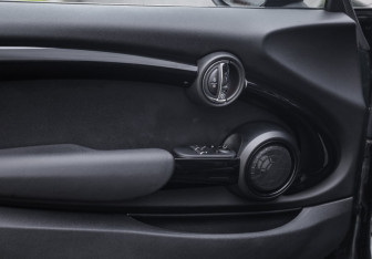 Подержанный автомобиль MINI Hatch 2020 года (21 фото)