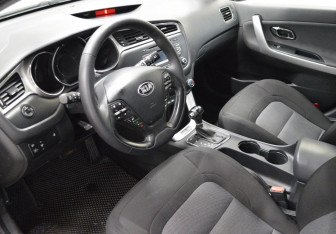 Подержанный автомобиль Kia Ceed Hatchback 2016 года (10 фото)