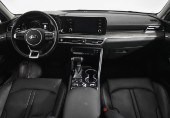 Подержанный автомобиль Kia K5 2021 года (13 фото)
